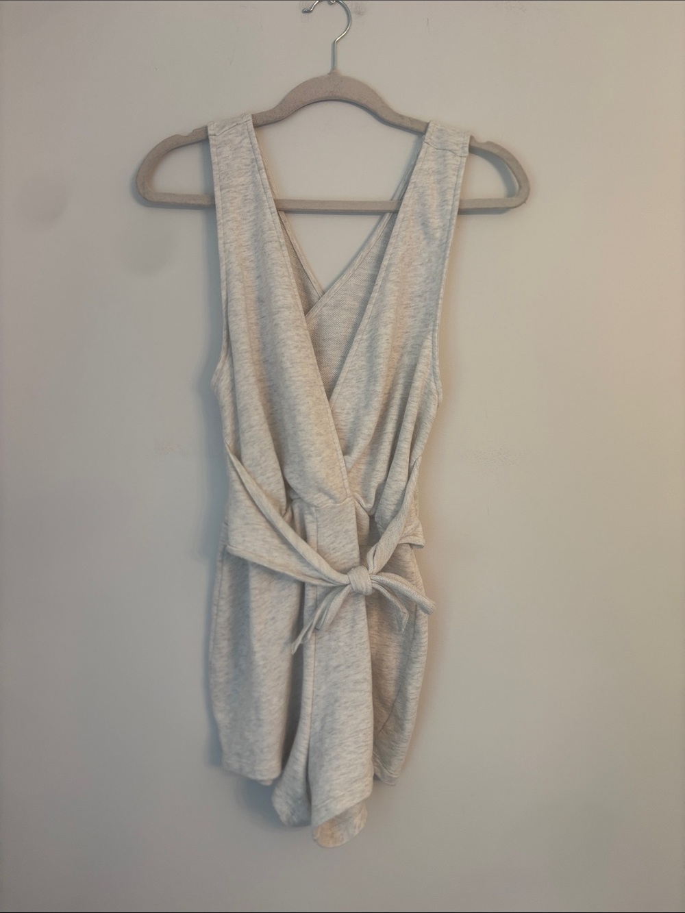 Victoria's Secret Sport Heather Cream Criss Cross Tie Waist Romper Size Medium